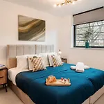 Spacious City Pad Family Contractors Wifi Parking