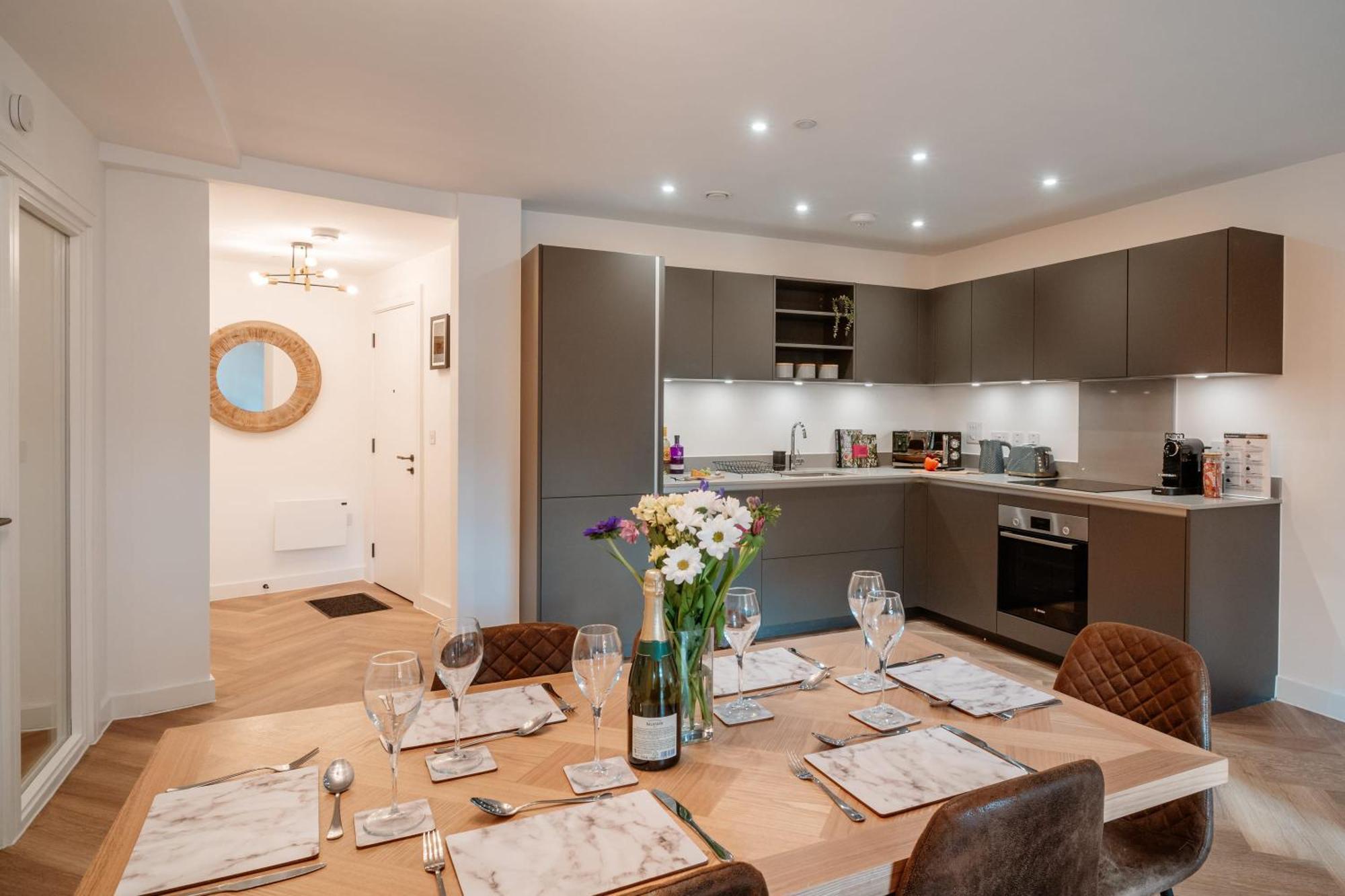 Spacious Pad Family Contractors Wifi Parking Apartment *