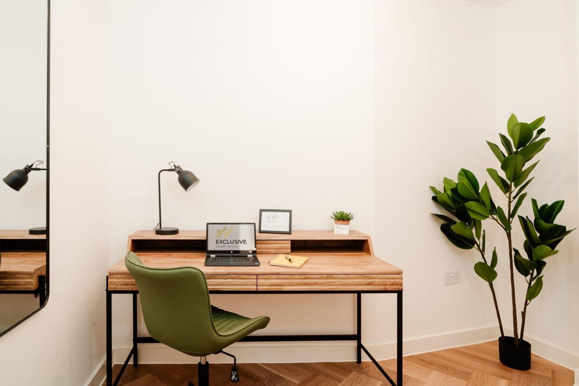 Spacious Pad Family Contractors Wifi Parking Birmingham